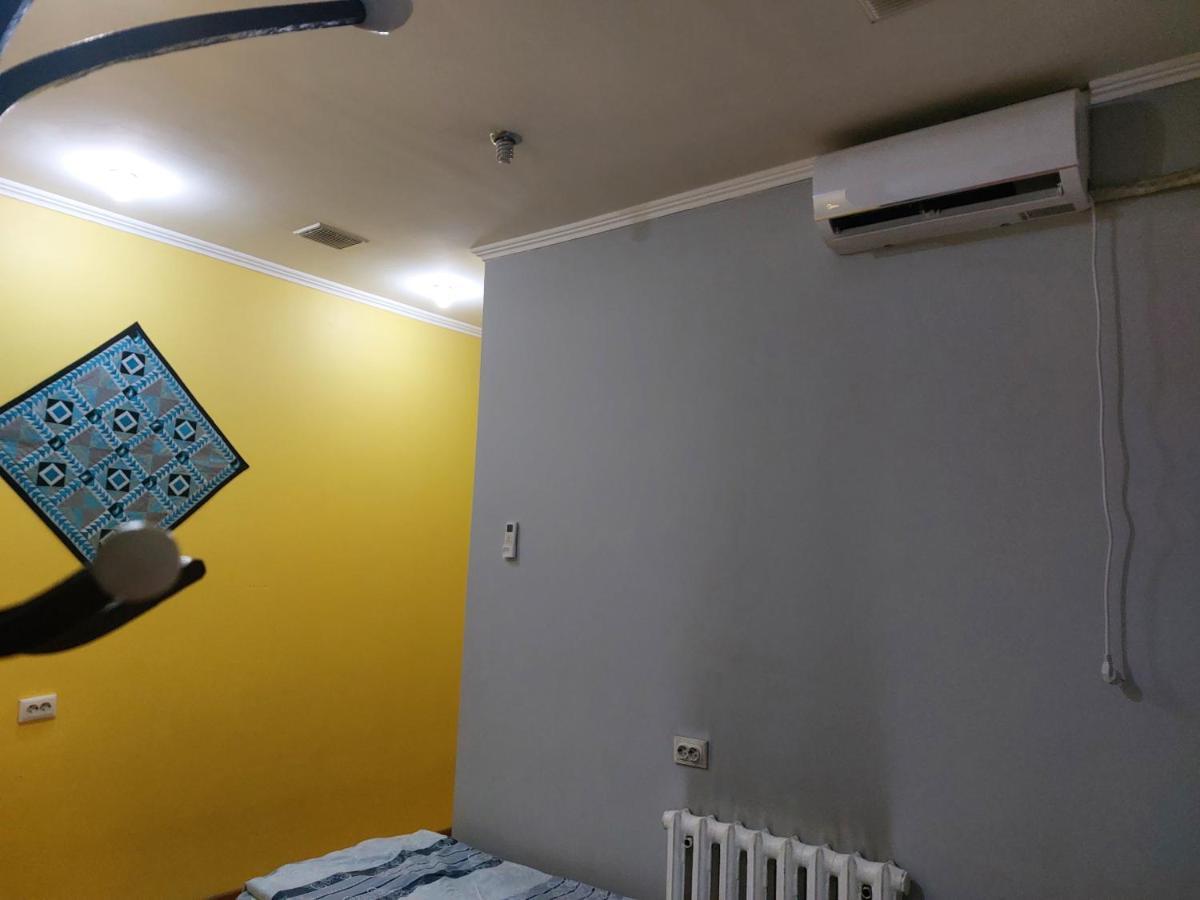 Konok Center Osh Hotell Eksteriør bilde