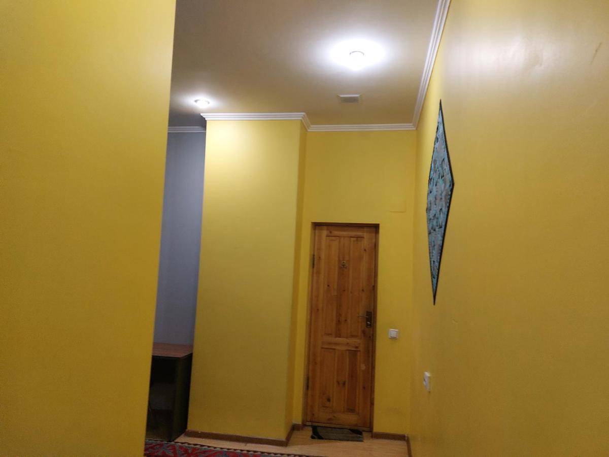 Konok Center Osh Hotell Eksteriør bilde