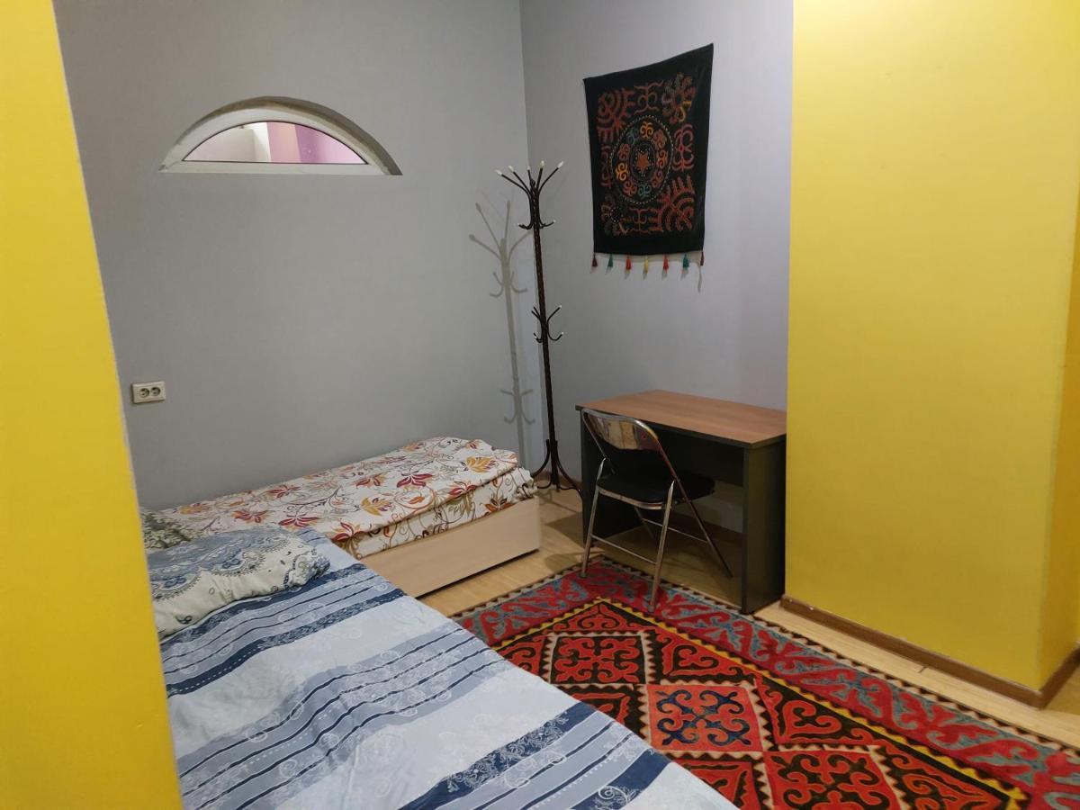 Konok Center Osh Hotell Eksteriør bilde