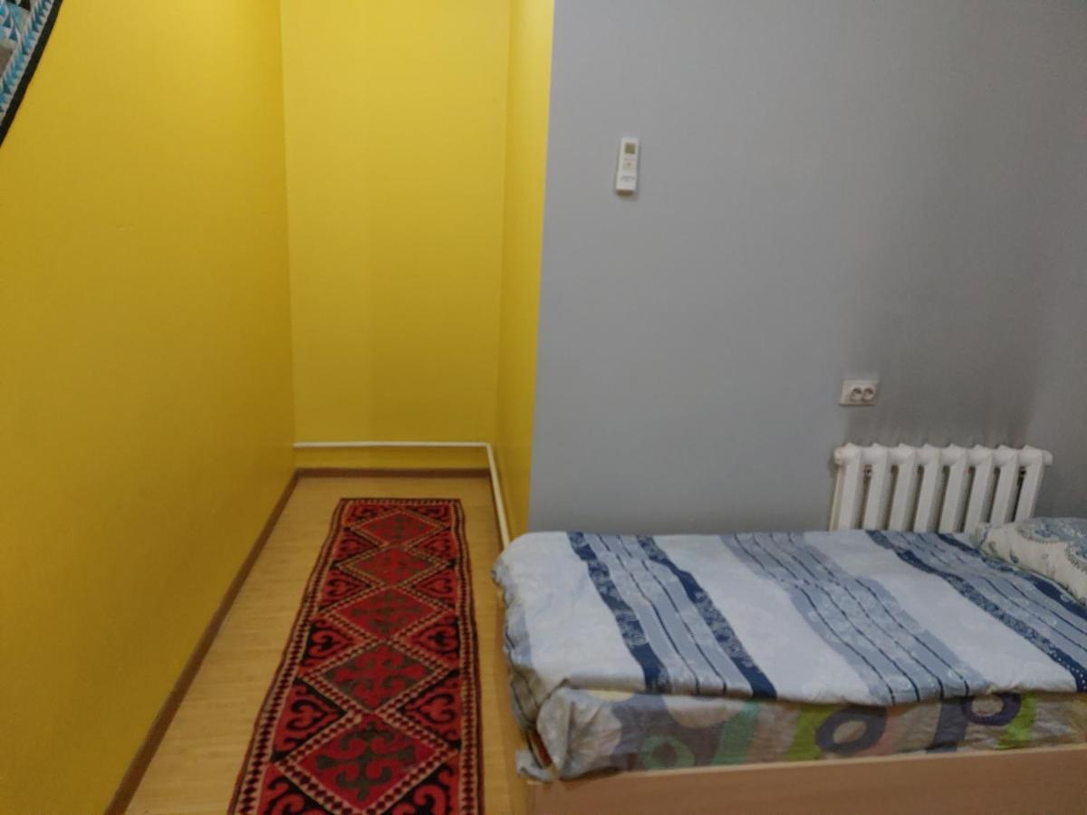 Konok Center Osh Hotell Eksteriør bilde