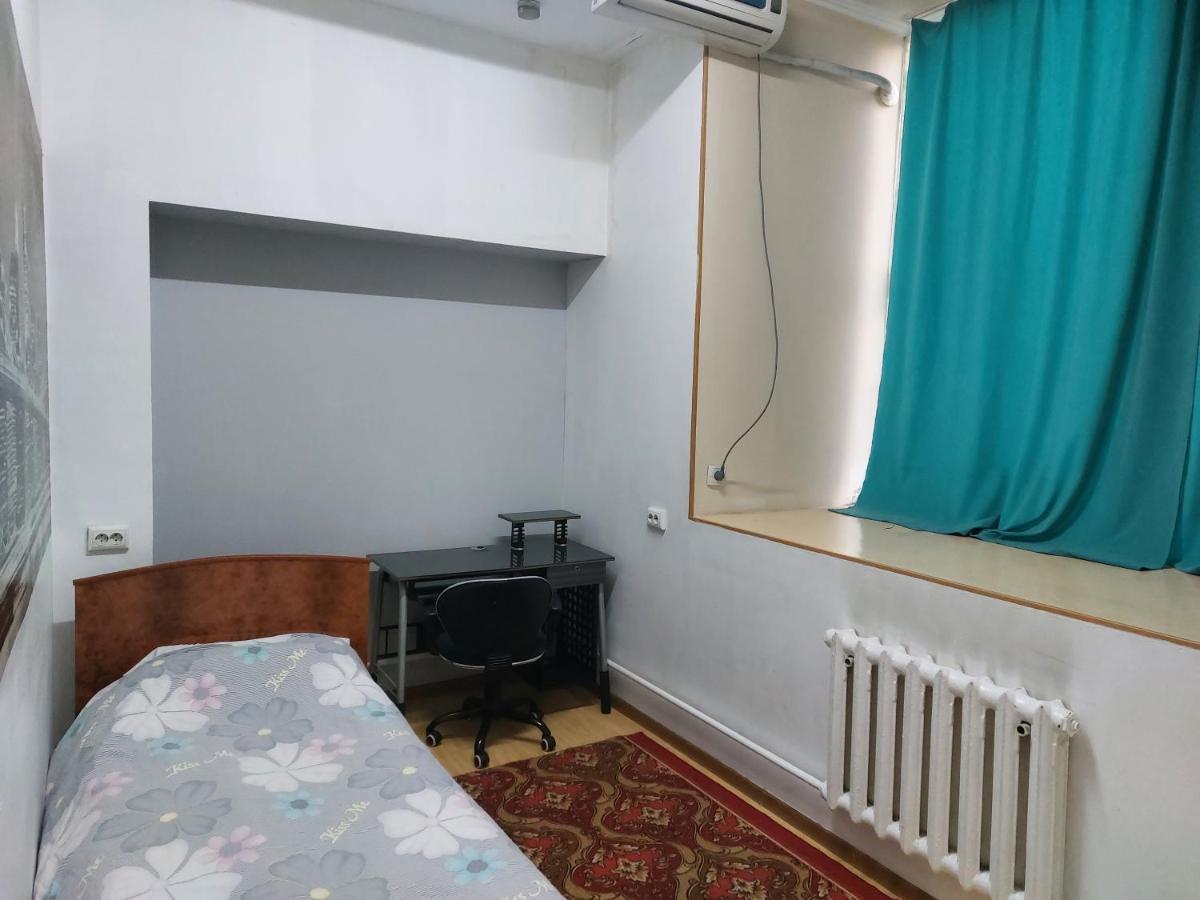 Konok Center Osh Hotell Eksteriør bilde