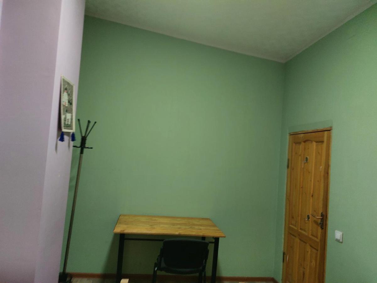 Konok Center Osh Hotell Eksteriør bilde