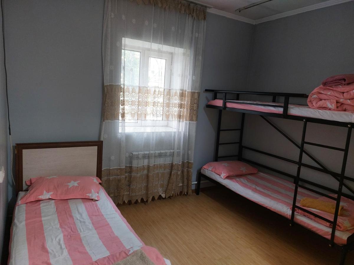 Konok Center Osh Hotell Eksteriør bilde